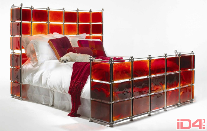 «Витражная» кровать от американского магазина Opulent Items