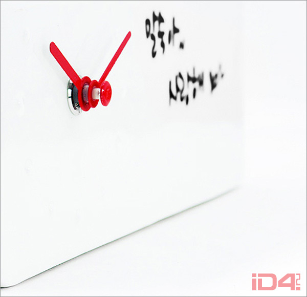 Часы Memo clock производства южнокорейской компании Thehaki